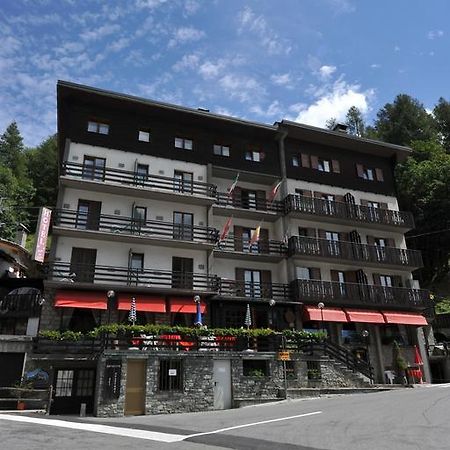 Hotel Etoile De Neige Valtournenche Exteriör bild