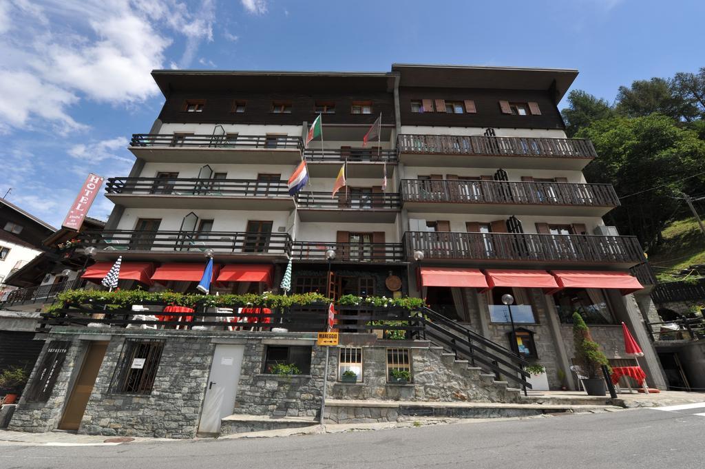 Hotel Etoile De Neige Valtournenche Exteriör bild