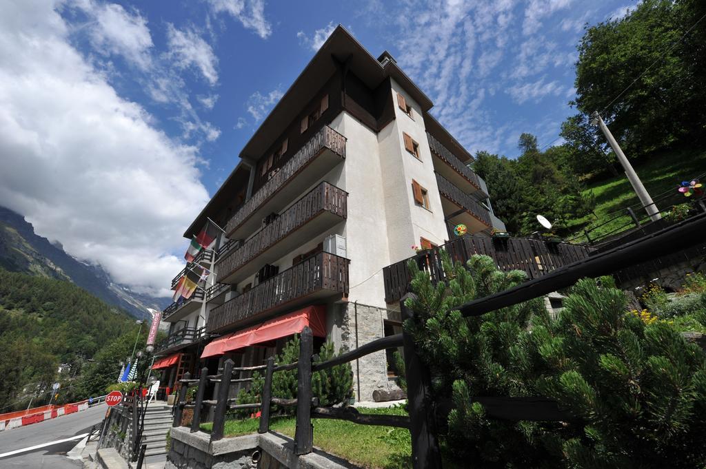 Hotel Etoile De Neige Valtournenche Exteriör bild