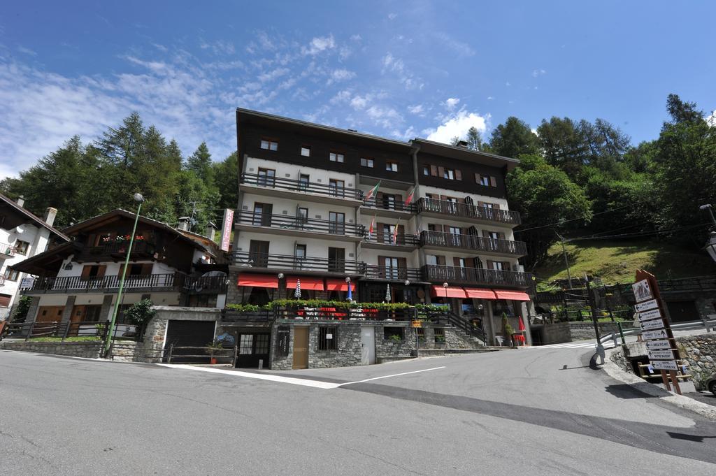 Hotel Etoile De Neige Valtournenche Exteriör bild