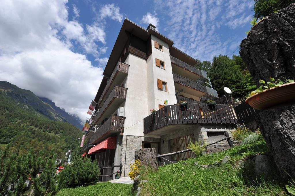 Hotel Etoile De Neige Valtournenche Exteriör bild