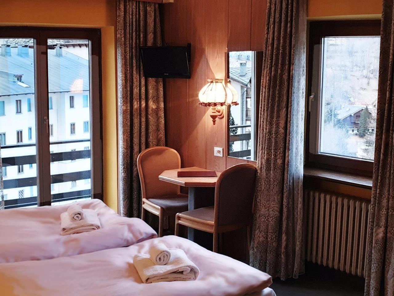 Hotel Etoile De Neige Valtournenche Exteriör bild